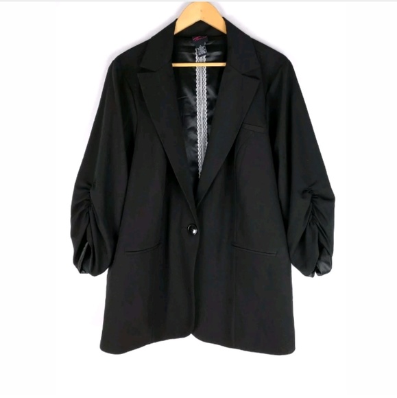 torrid Jackets & Blazers - Torrid black 3/4 ruched sleeve blazer 4X